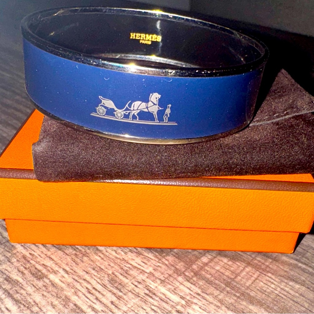 NWOT Hermes Caleche Wide Bangle in Blue/Silver